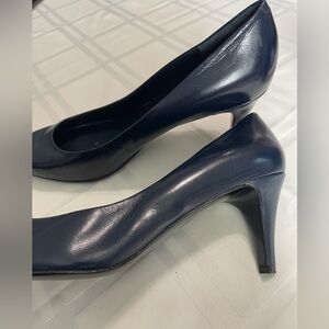 Navy leather pumps